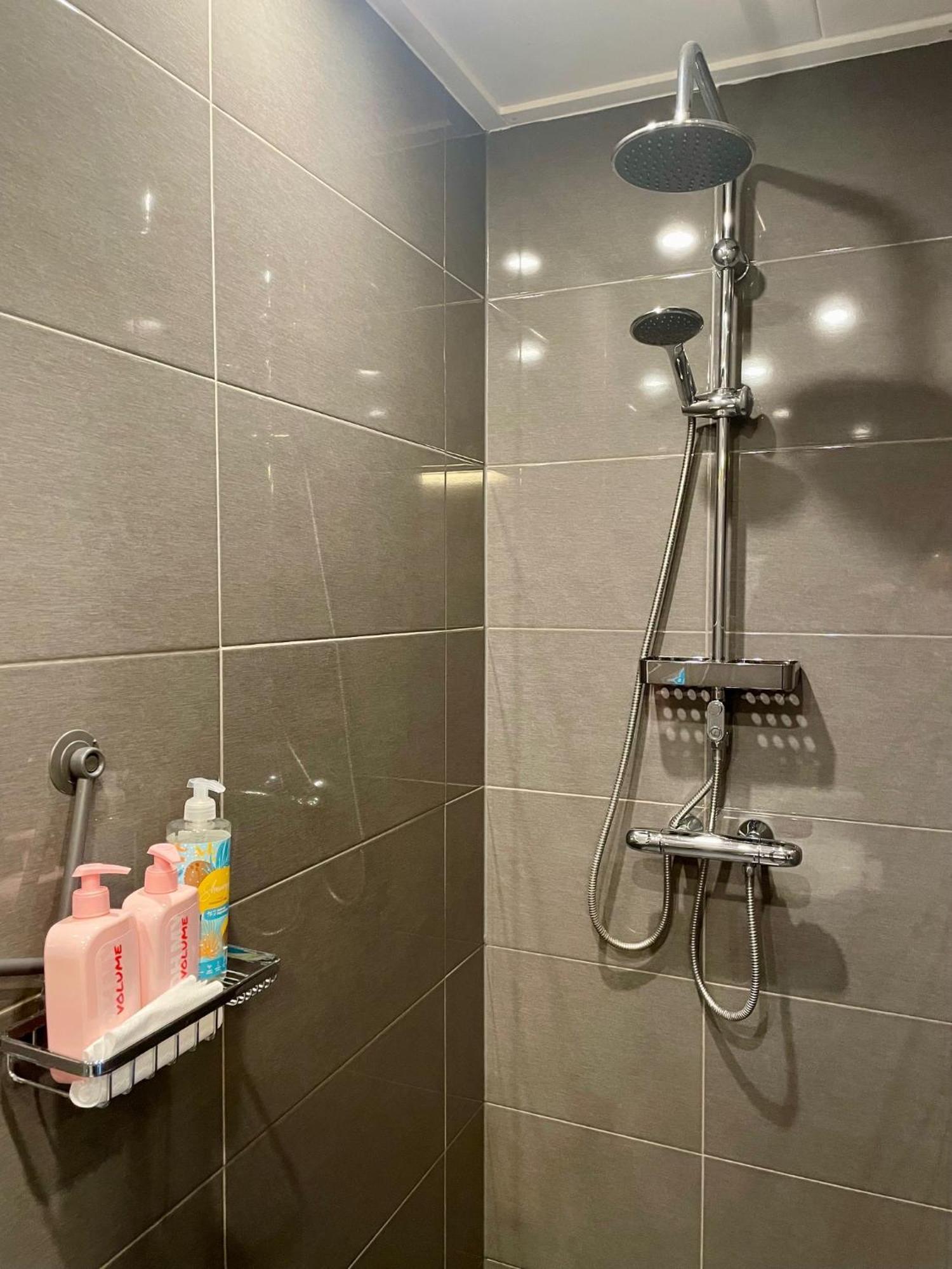 Gastenverblijf Villa Buitenplaats Wergea Contactloos Inchecken Naarderburen Ngoại thất bức ảnh